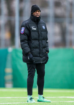Falkenbergs Hakeem Araba på uppvärmningen