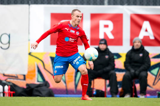 Helsingborgs Calle Wede nder fotbollsmatchen i Svenska