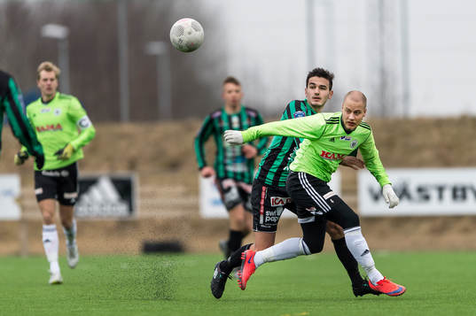 Varbergs Valmir Zekolli och Tenhults Marcus Salomonsson