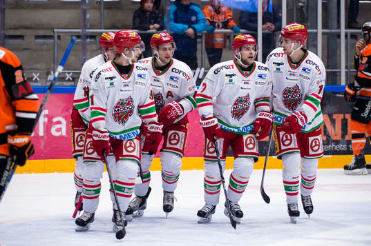 Modos Oscar Hedman har gjort 1-0 till Modo och jublar