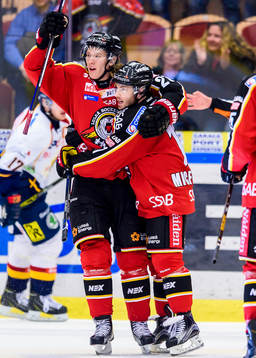Luleås Jacob Micflikier (m) jublar