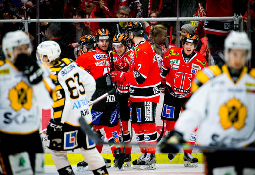 Örebros Joel Mustonen gör 2-1 och jublar med Daniel