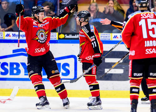 Luleås Jacob Micflikier (m) jublar