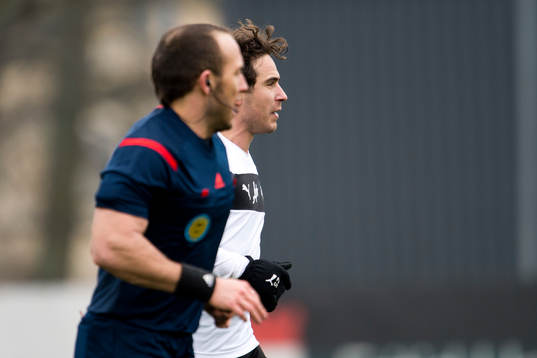 Domare Kaspar Sjöberg och Örebros Nordin Gerzic