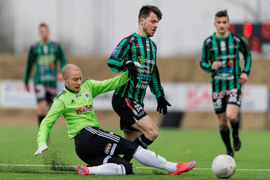 Tenhults Marcus Salomonsson och Varbergs Liridon Selmani