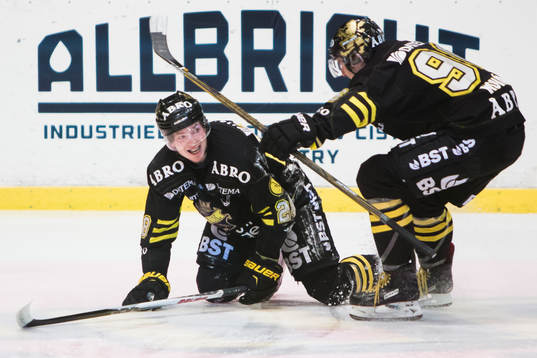 s Jesper Frödén jublar med Robin Kovacs