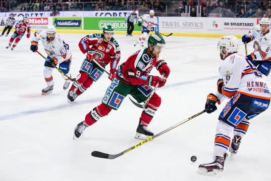 Frölundas Spencer Abbott mot Växjös Josh Hennessy