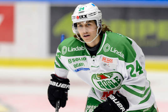 Rögles Erik Santesson jublar