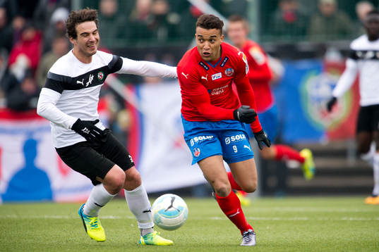 Helsingborgs Matthew Rusike och Örebros Nordin Gerzic