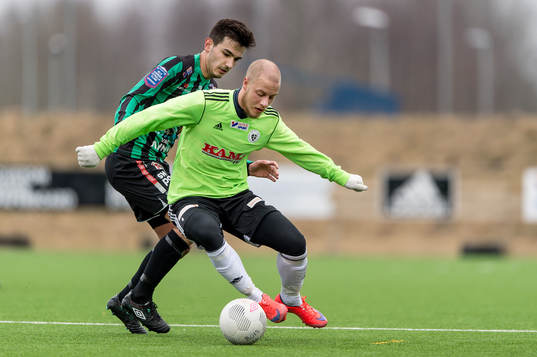 Varbergs Valmir Zekolli och Tenhults Marcus Salomonsson