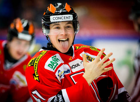 Örebros Joel Mustonen gör 2-1 och gör tecken för att