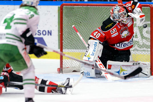 Rögles Erik Santesson gör 0-1 bakom Malmö Redhawks