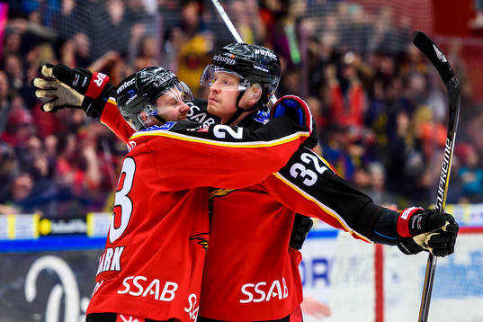 Luleås Lucas Wallmark (v) och Lennart Petrell (h) jublar