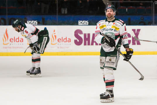 Tingsryds Kari Sihvonen och Drew Paris deppar