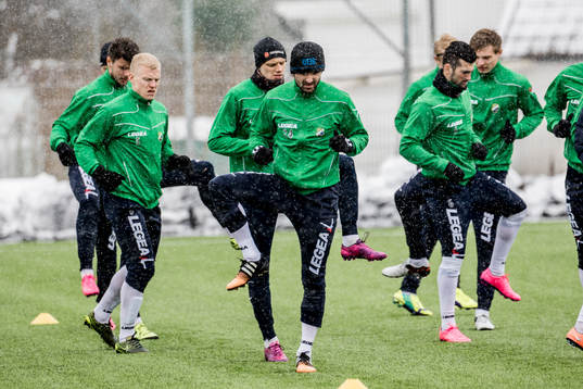 Ljungskiles spelare värmer upp