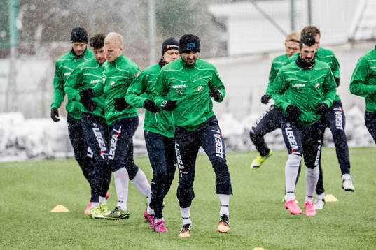 Ljungskiles spelare värmer upp
