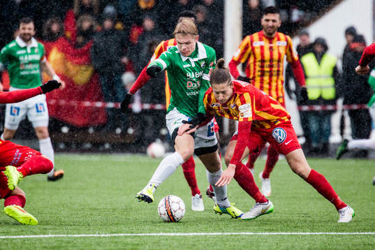 Ljungskiles Linus Tornblad och Syrianskas Felix Michel