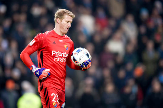 Djurgårdens målvakt Hampus Nilsson deppar