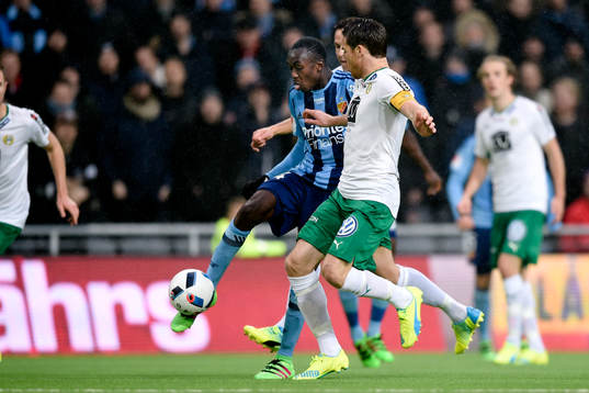 Djurgårdens Michael Olunga och Hammarbys Johan Persson