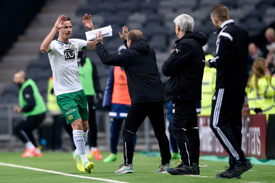Hammarbys Philip Haglund jublar med bänken
