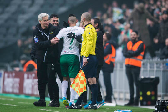 Hammarbys Alexssander Medeiros de Azeredo jublar med