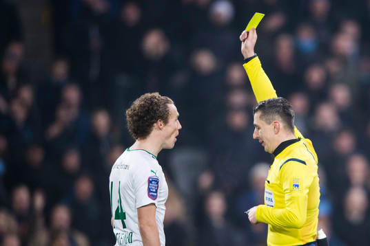 Hammarbys Fredrik Torsteinbö reagerar när han tilldelas