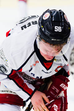 Hanhals Filip Lundgren med näsblod