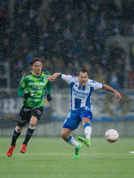 IFK Göteborgs Tobias Hysén slår en passning