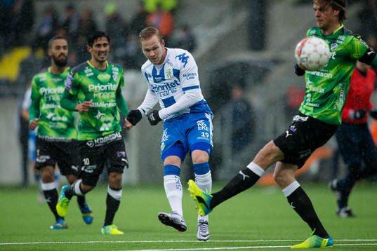 IFK Göteborgs Gustav Engvall skjuter 1-0