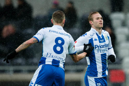 IFK Göteborgs Gustav Engvall jublar ihop med Sören Rieks