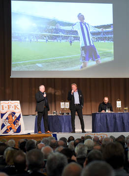 Tränare Jörgen Lennartsson på scenen