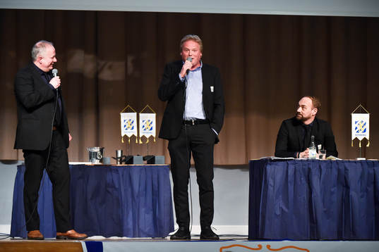 Tränare Jörgen Lennartsson på scenen