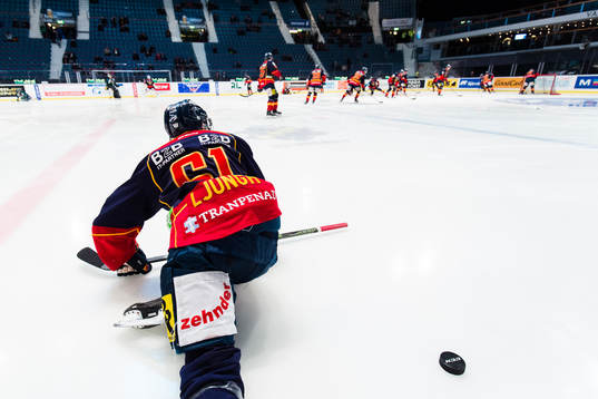 Djurgårdens Markus Ljungh värmer upp