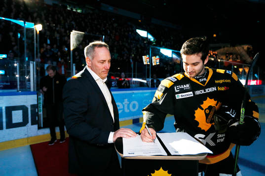 Skellefteås Andrew Calof skriver på ett tvåårs kontrakt