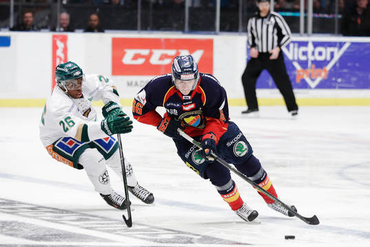 Färjestads Hugo Enock och Djurgårdens Marcus Sörensen