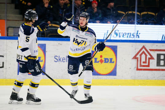 s Emil Johansson gör 0-1 och jublar med Adam Almquist