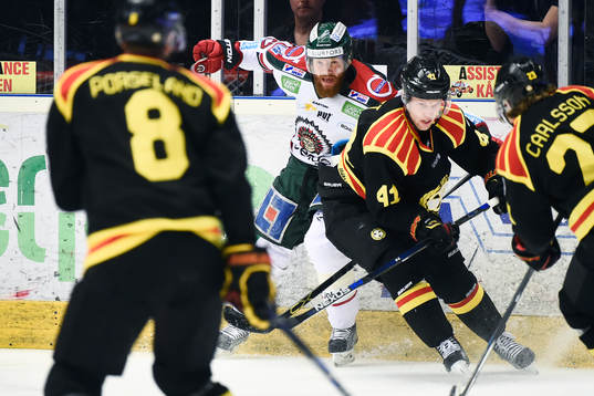 Frölundas Robin Figren och Brynäs Greg Scott