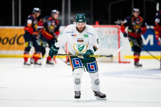 Färjestads Mikael Wikstrand ser deppig ut
