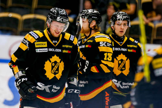 Skellefteås Tim Heed grinar illa