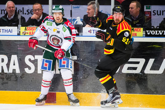 Frölundas Mats Rosseli Olsen hakar Brynäs Marc Zanetti