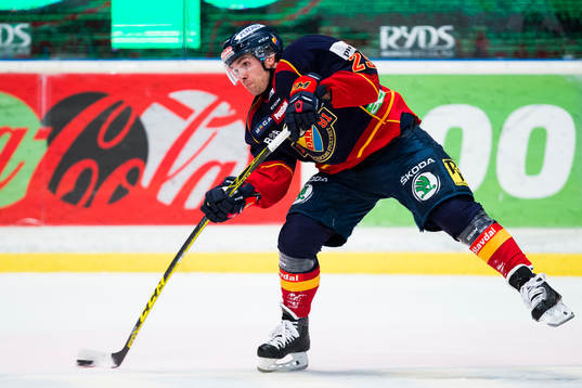 Djurgårdens Matt Anderson med ett skott