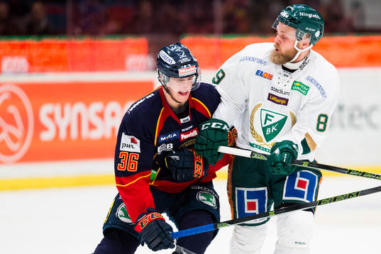 Djurgårdens Philip Holm och Färjestads Antti Tyrväinen