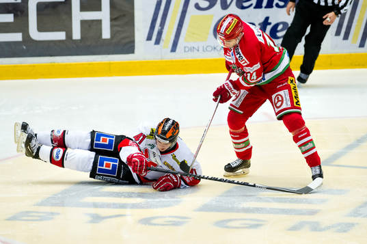 Örebros Joel Mustonen och Modos Emil Pettersson
