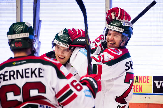 Frölundas Andreas Johnson och Patrik Carlsson jublar