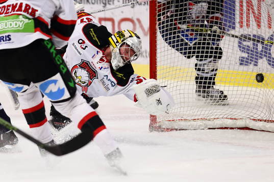 Mål 4-0 av Linköpings Jens Jakobs på Malmös målvakt