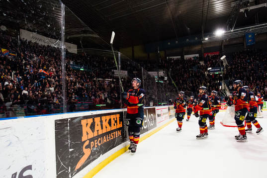 Djurgårdens spelare tackar publiken