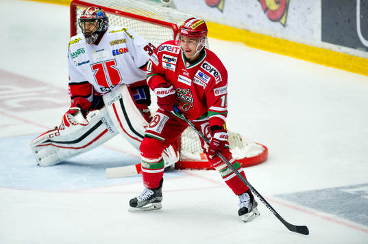 Örebros måkvakt Julius Hudacek och Modos Per-Åge Skröder