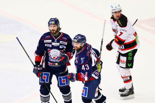 Linköpings Niklas Persson och Nichlas Hardt jublar