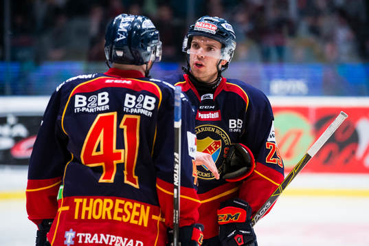 Djurgårdens Patrick Thoresen och Matt Anderson samtalar