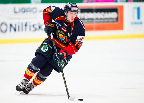 Djurgårdens Emil Lundberg med pucken